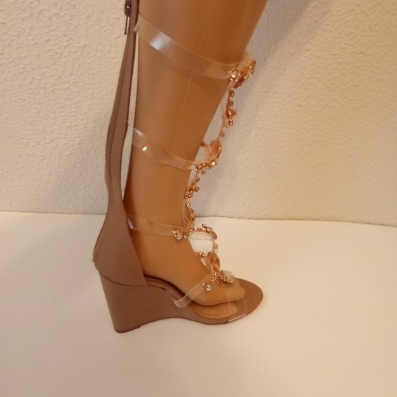 Shoe dazzle Tan Faux Leather Rhinestone Zip Gladiator 4 1/2" Wedge Heels sz 9 - Picture 3 of 16